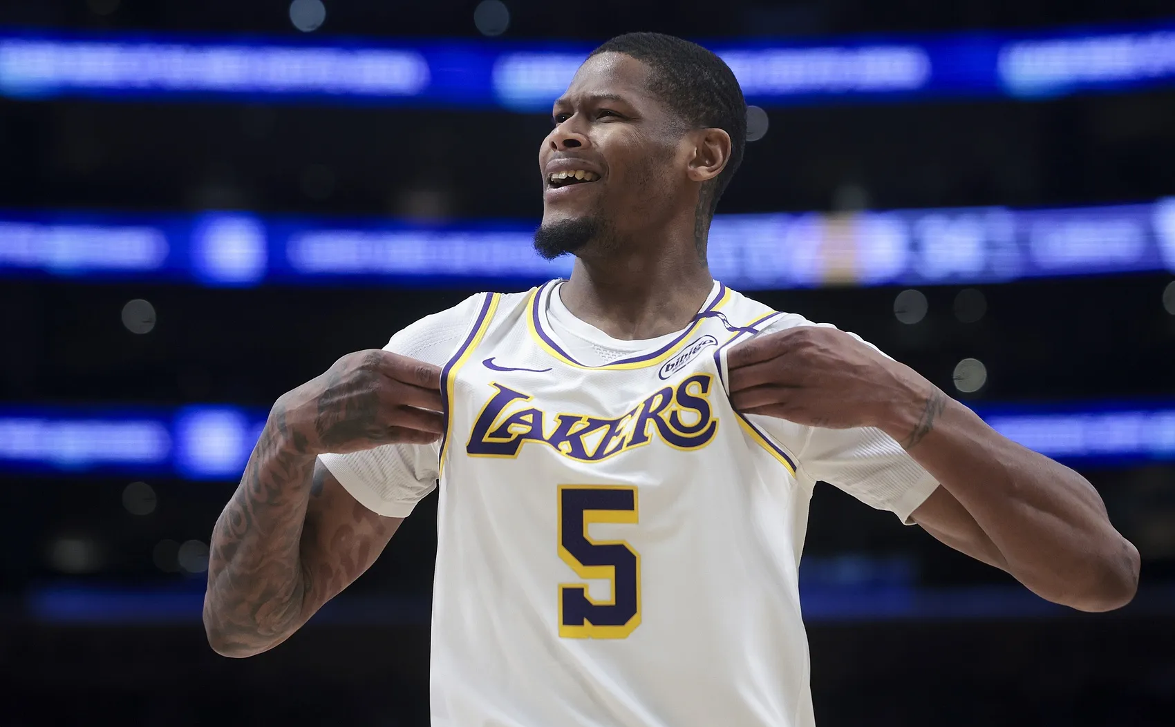 湖人核心球员伤退，球队未来走势成疑，为什您的希望设计能够提高.的简单介绍