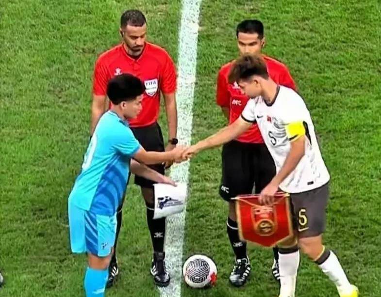 葡萄牙体育训练开放日，国际比赛日止住颓势引欢呼，西甲在即，临场指挥获称赞(曼城葡萄牙体育集锦)